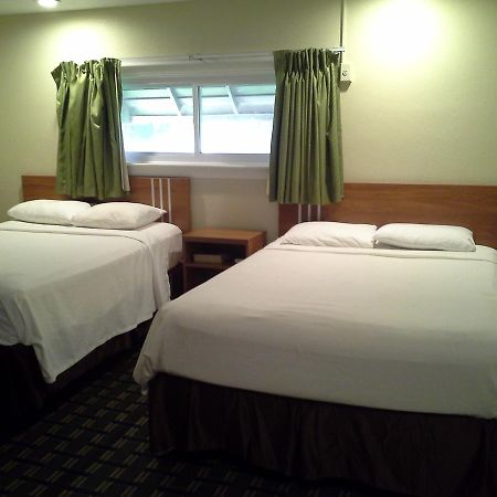 Economy Inn 토너완다 외부 사진