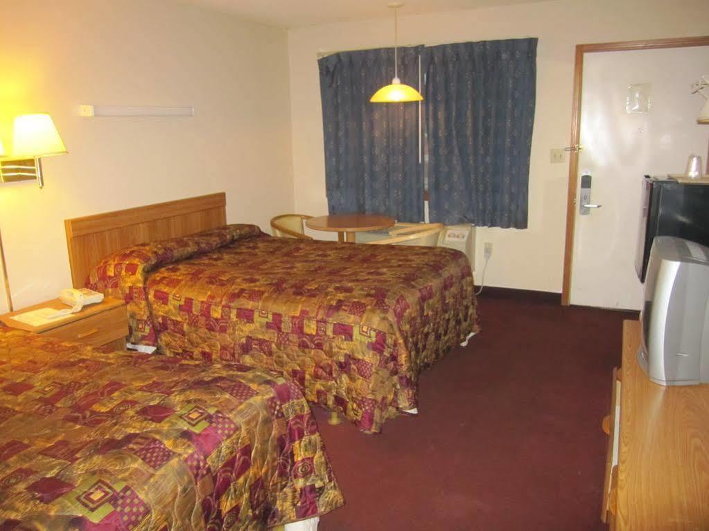 Economy Inn 토너완다 외부 사진