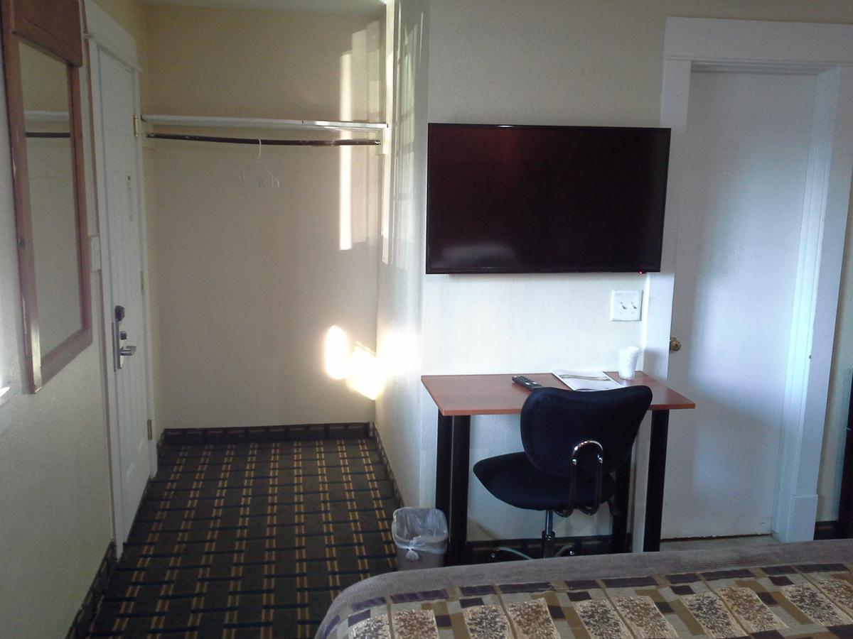 Economy Inn 토너완다 외부 사진